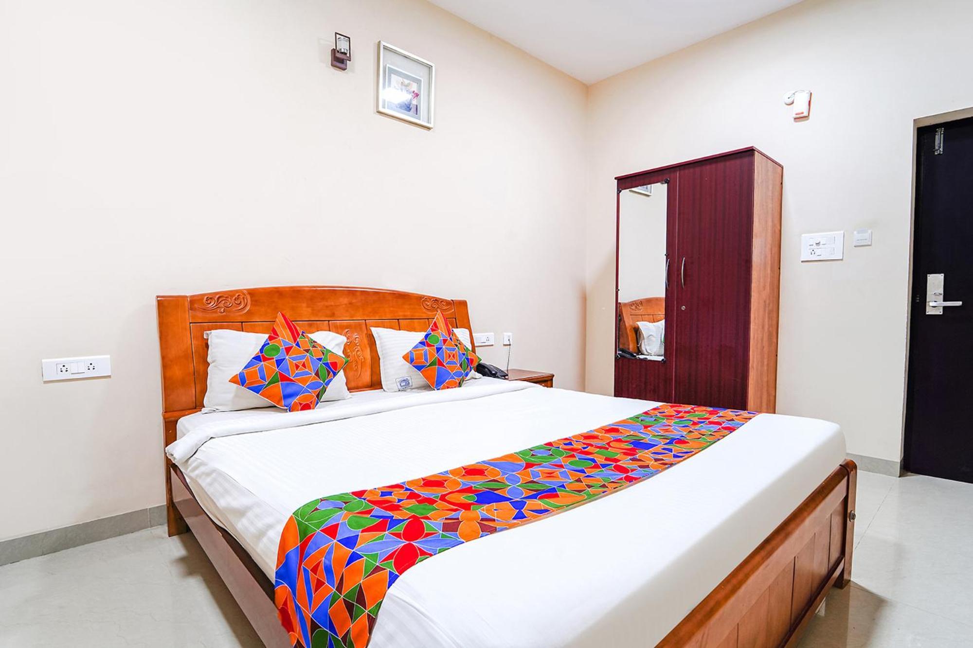 Fabexpress Uv Residency - 700M From Coimbatore International Airport Irugur Экстерьер фото