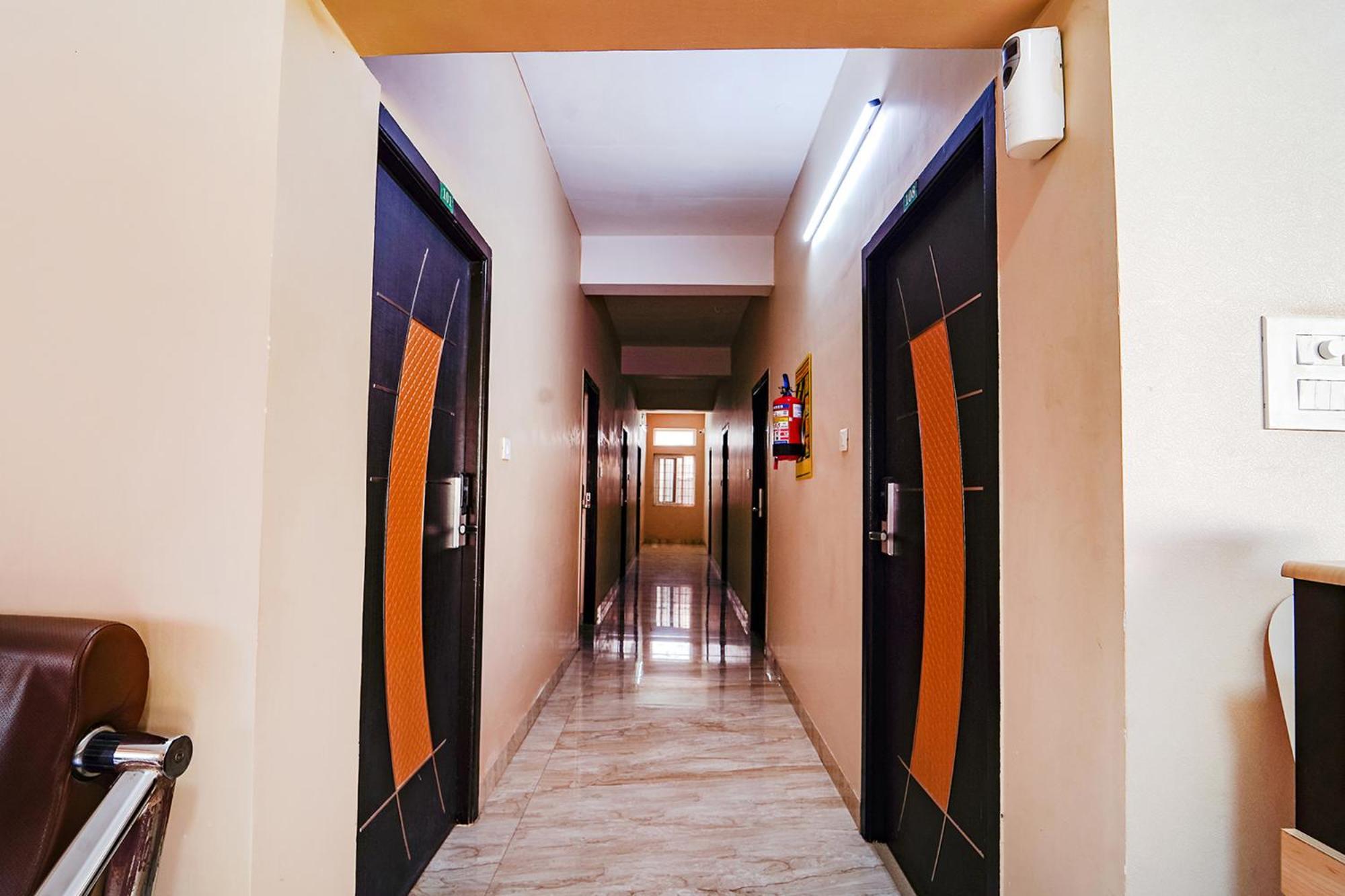 Fabexpress Uv Residency - 700M From Coimbatore International Airport Irugur Экстерьер фото